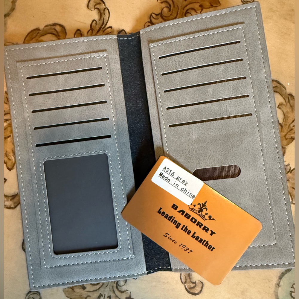 Men’s Slim Gray Leather Wallet